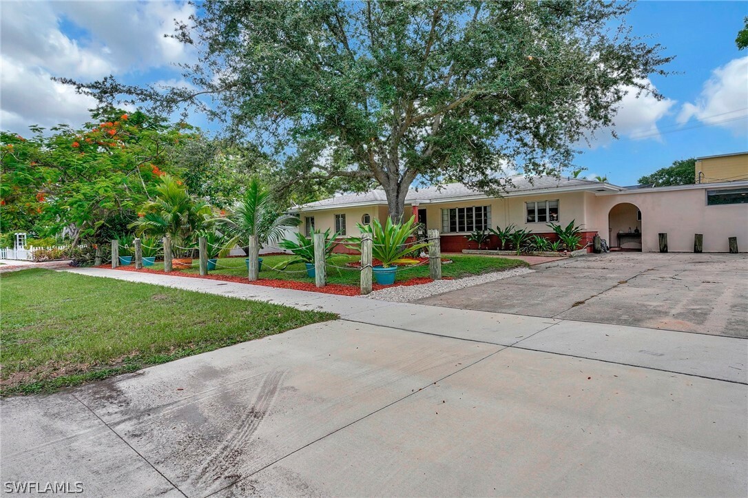 Property Photo:  2963 Nelson Street  FL 33901 