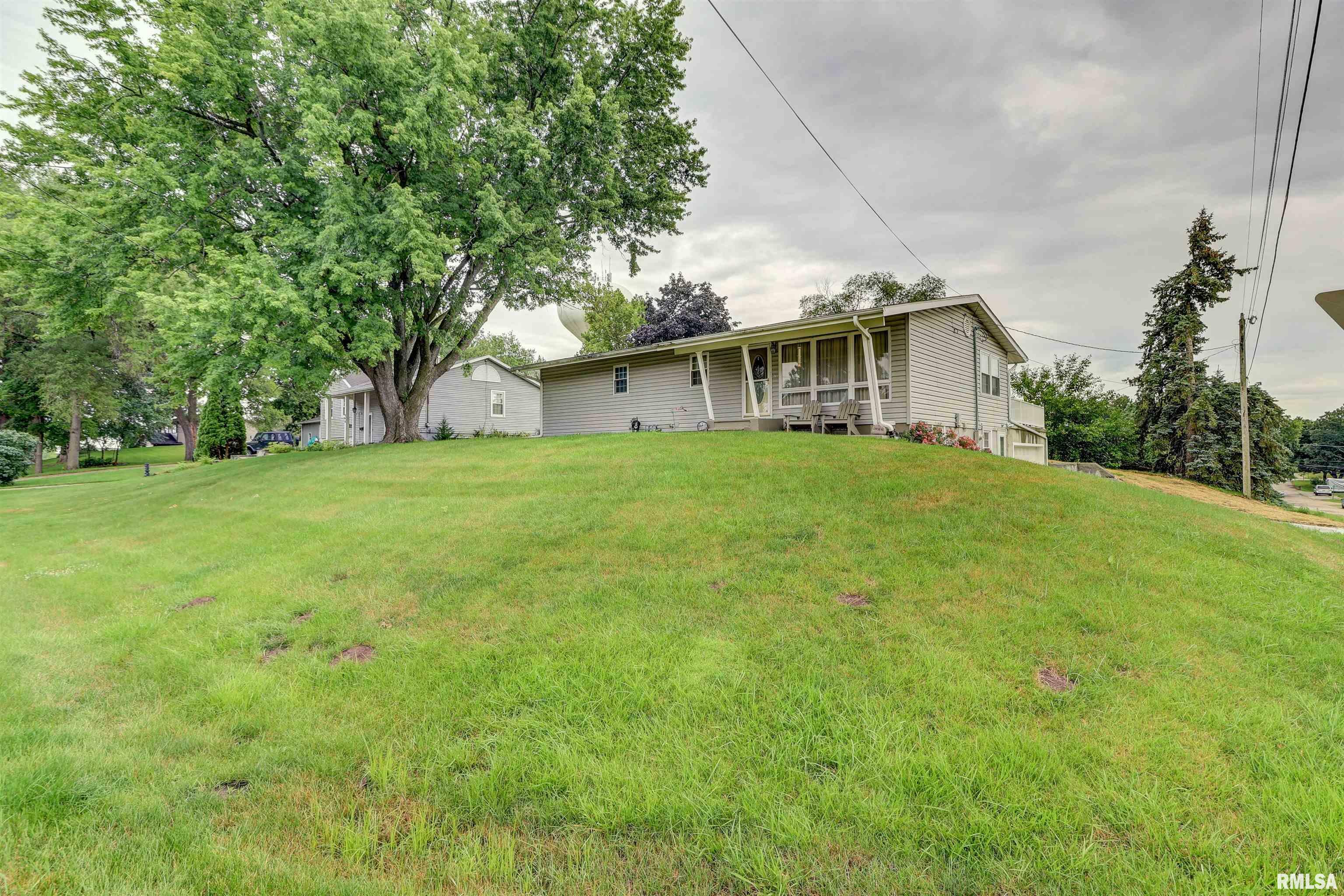 Property Photo:  802 6th Avenue  IL 61252 