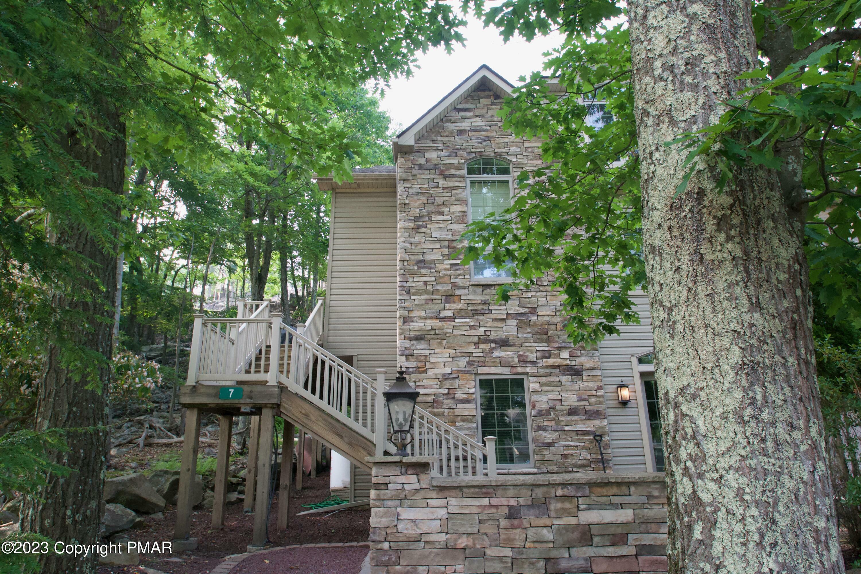 Property Photo: 7 Wildbriar Court PA 18624