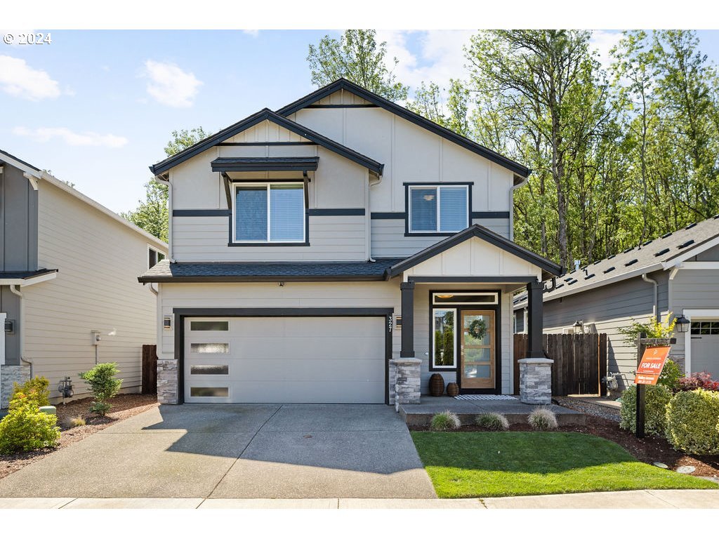 Property Photo: 327 S 39th Dr WA 98642