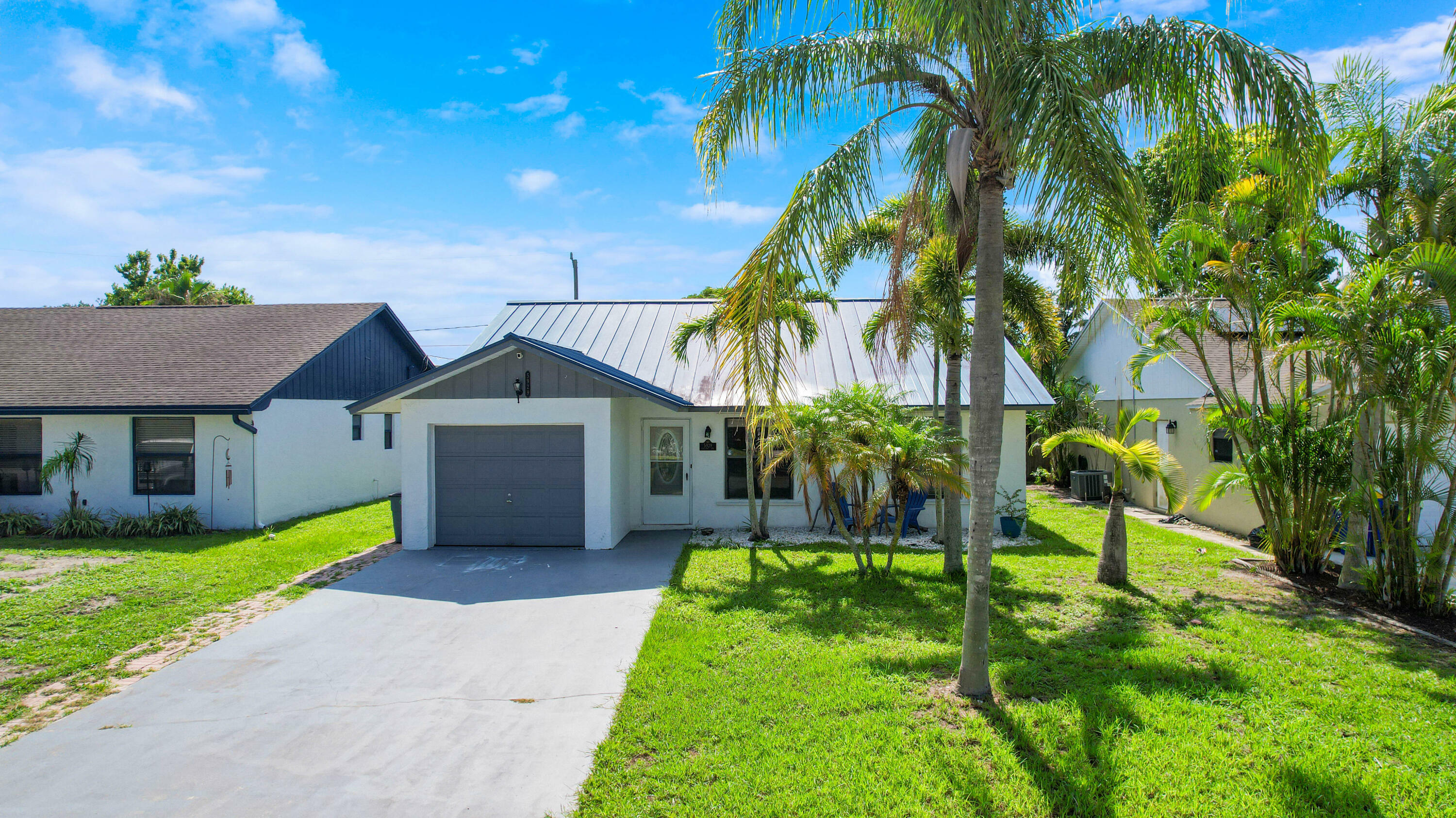 Property Photo:  5929 SE Collins Avenue  FL 34997 