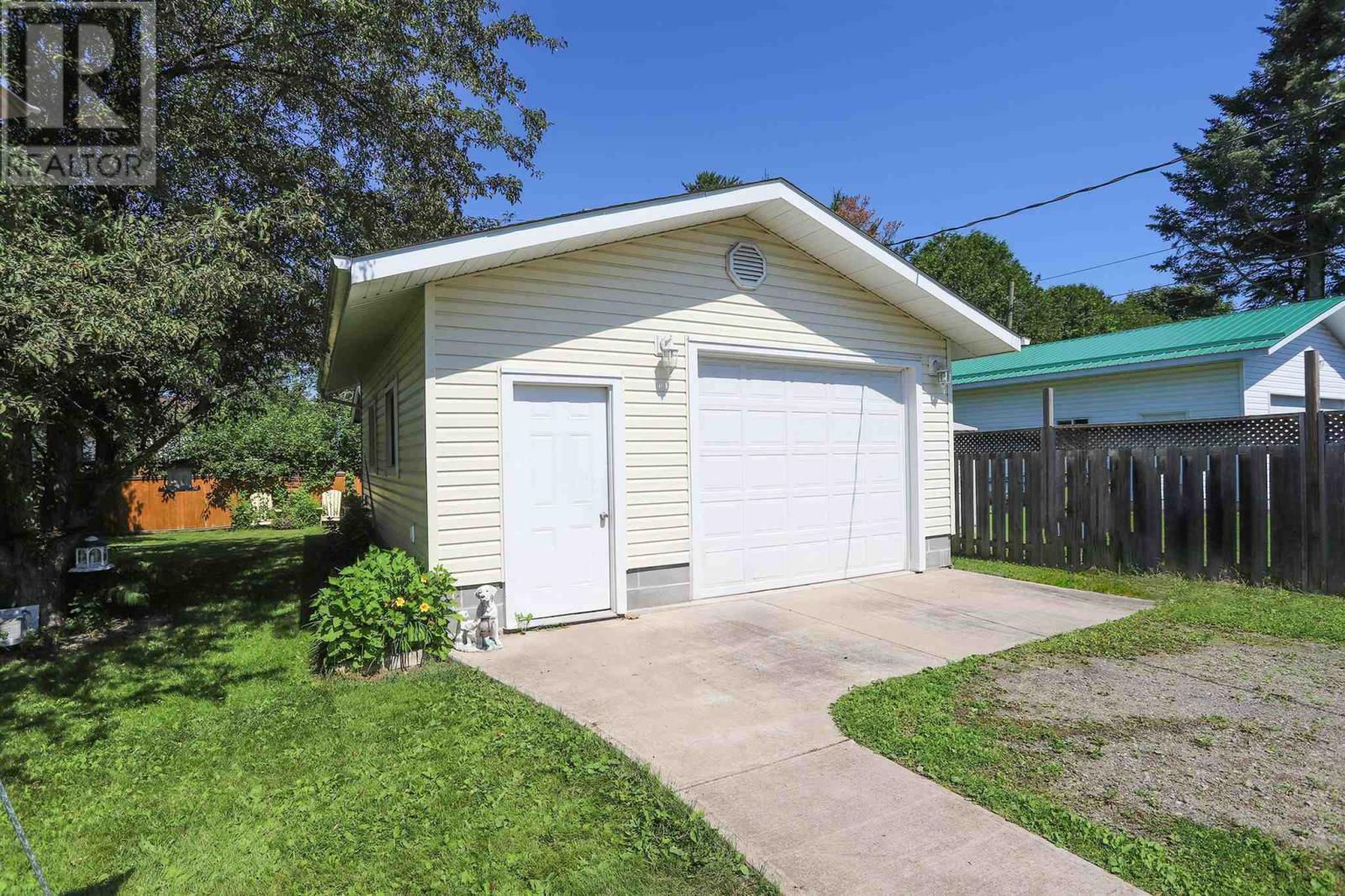 Property Photo:  254 Chambers Ave  ON P6A 4W1 