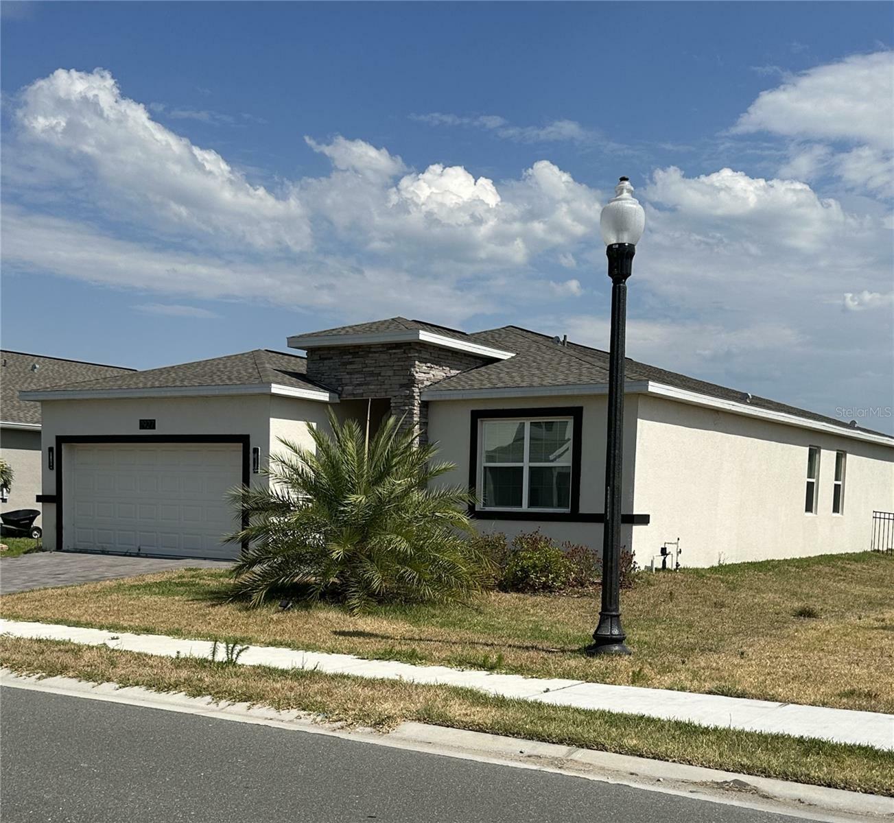 Property Photo:  2927 Camden Way  FL 33837 