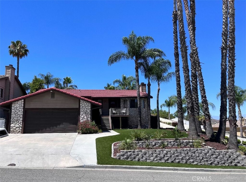 Property Photo:  30049 Buck Tail  CA 92587 