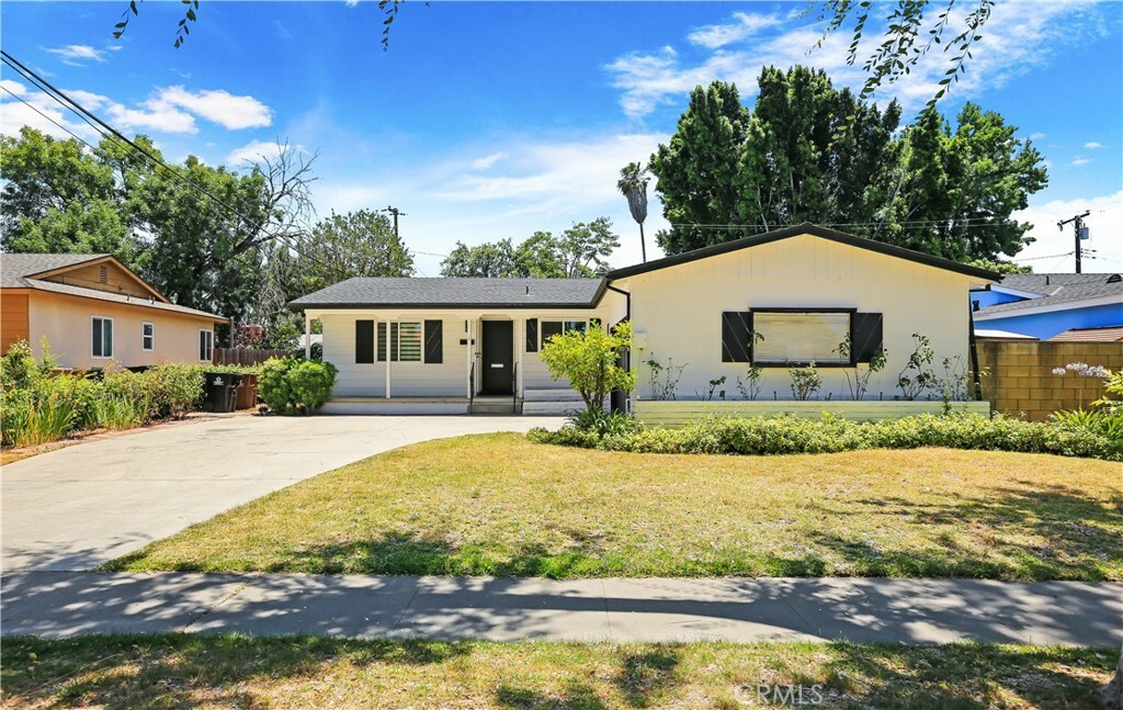 Property Photo:  1632 Grove Place  CA 92831 