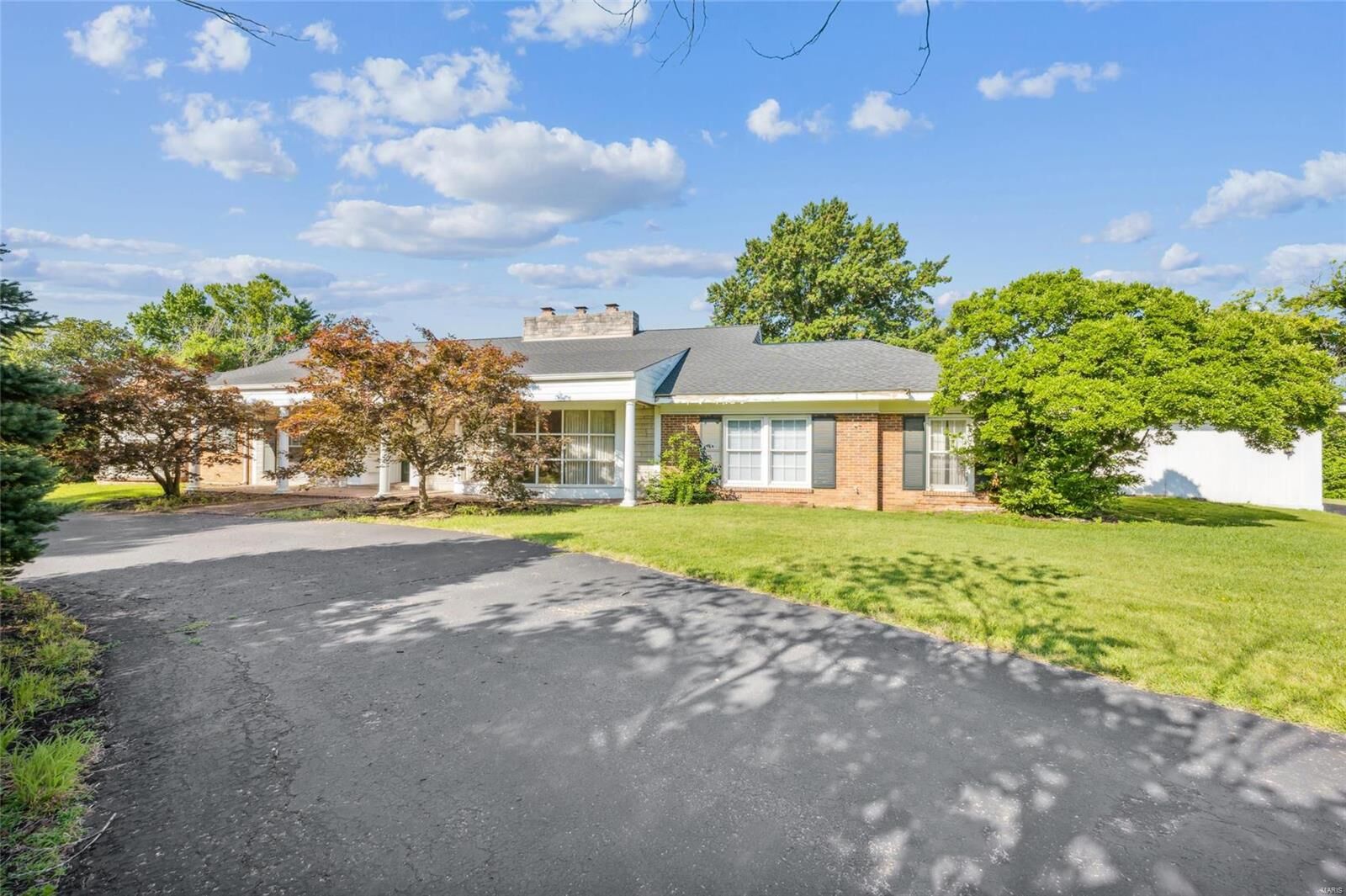 Property Photo: 5 Westwood Country Club Ln MO 63131