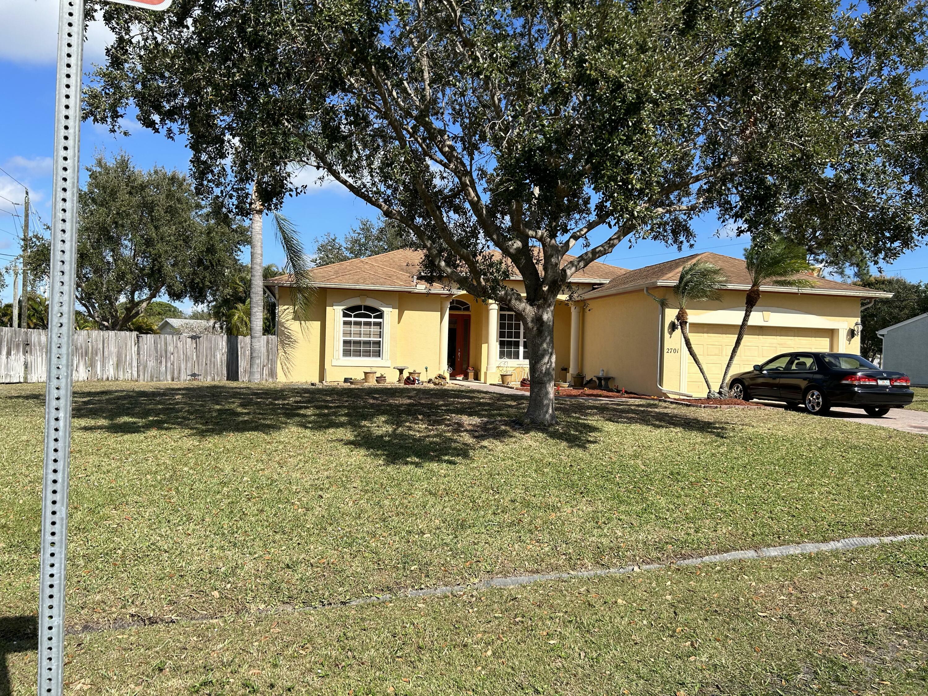 Property Photo:  2701 SE Bishop Avenue  FL 34952 