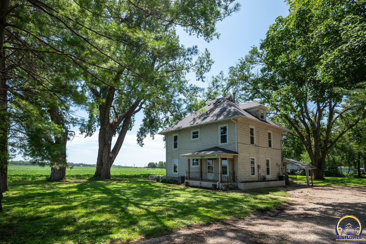 Property Photo:  421 E Pottawatomie St  KS 66533 