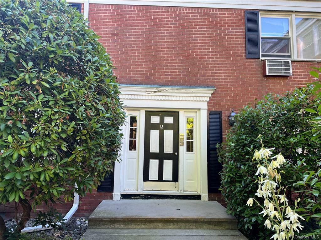 Property Photo:  8 Sussex Court 211  NY 10901 