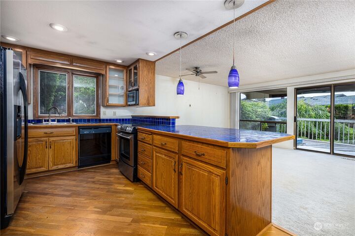 Property Photo:  28635 11th Avenue S  WA 98003 