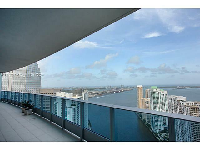 Property Photo:  200 Biscayne Boulevard Way 5103  FL 33131 