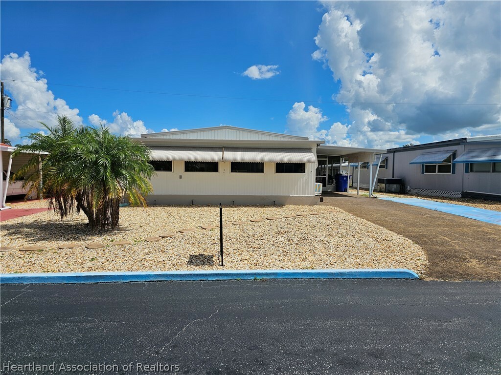 Property Photo:  2910 San Francisco Lane  FL 33870 