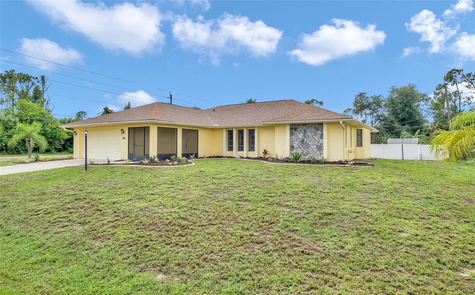 Property Photo:  529 Yorkshire Street  FL 33954 