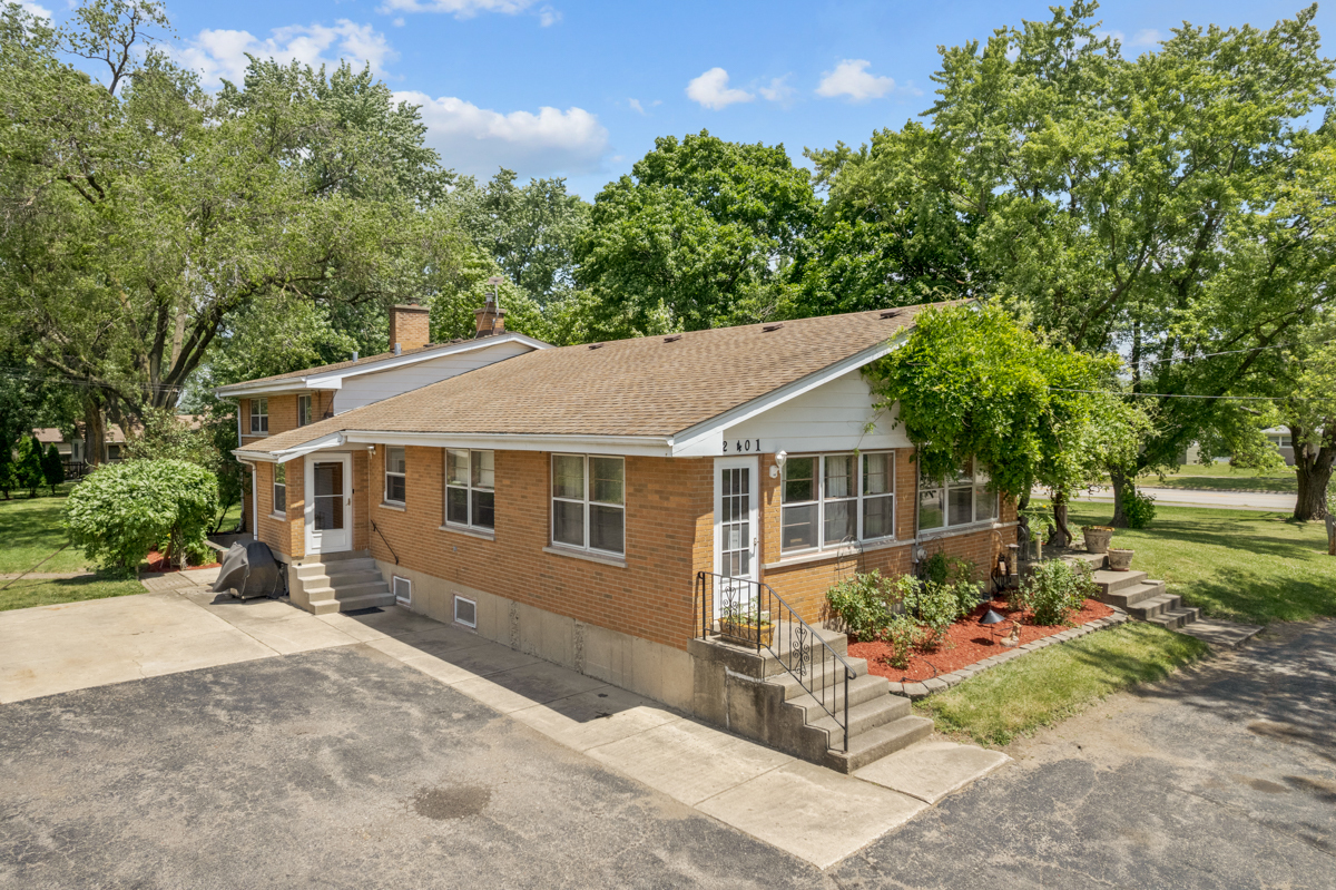 Property Photo:  2401 Rohlwing Road  IL 60008 