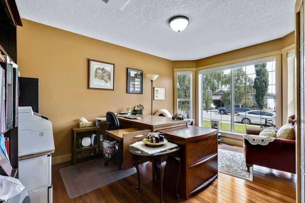 Property Photo:  501 High Park Boulevard NW  AB T1V 2C4 