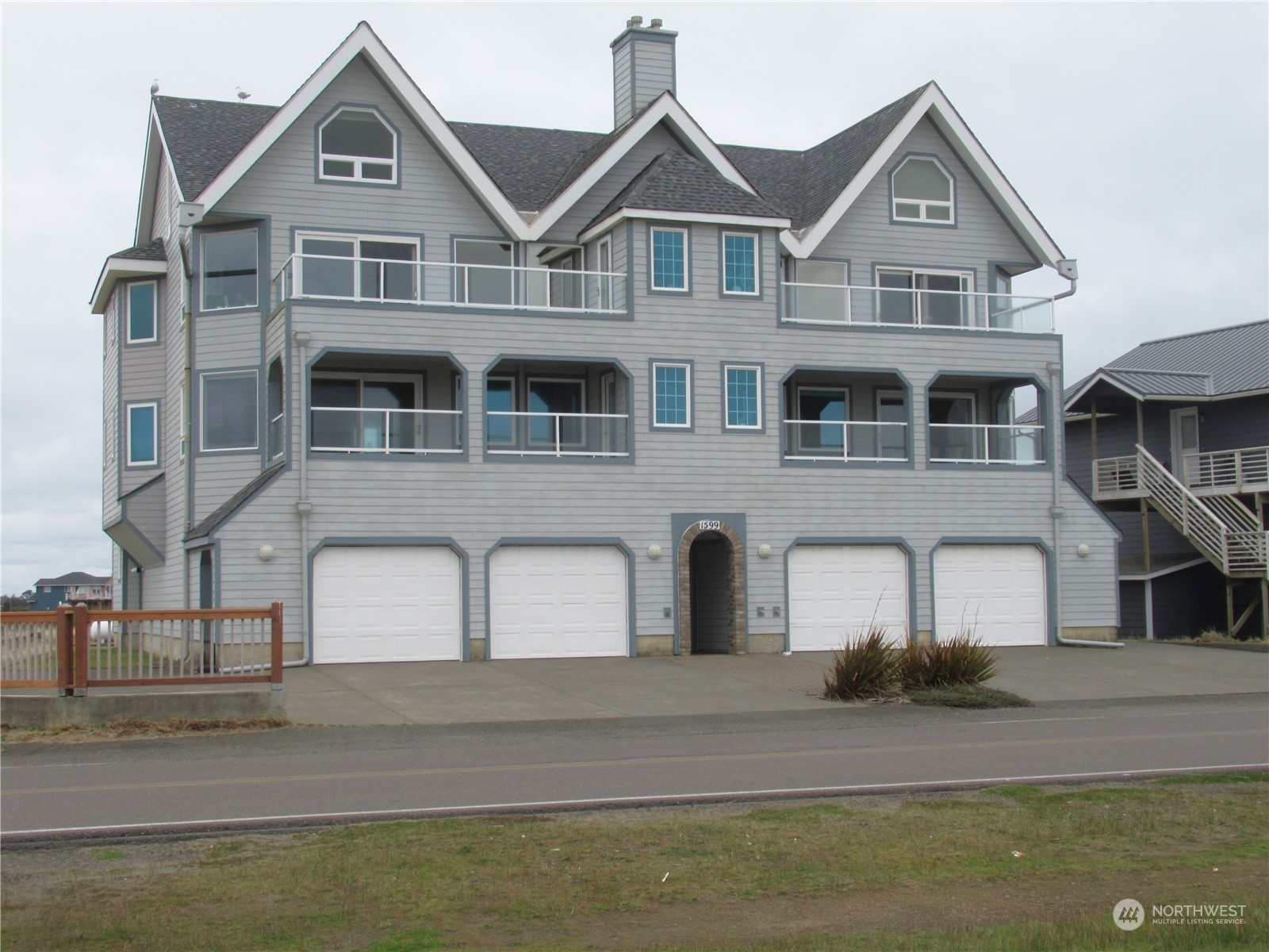 Property Photo:  1599 E Ocean Shores Boulevard SW 2 E  WA 98569 