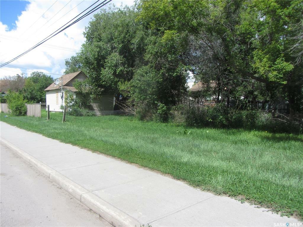 Property Photo:  138 V Avenue S  SK S7M 3E1 