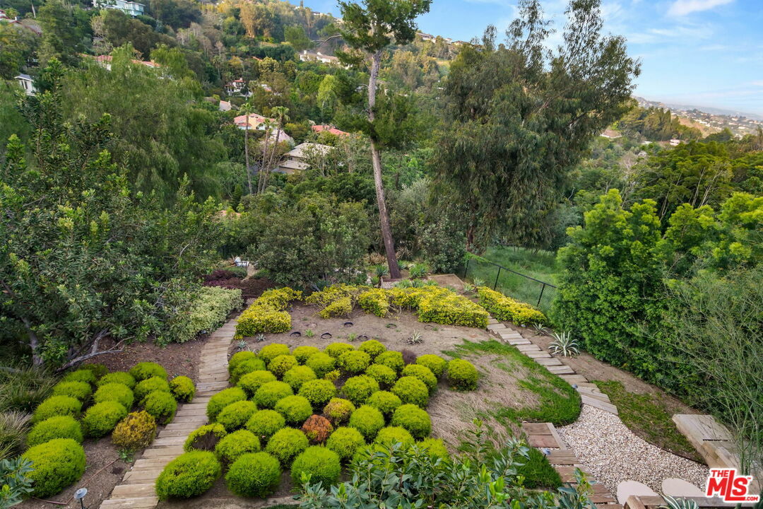 Property Photo: 2538 Carman Crest Dr CA 90068