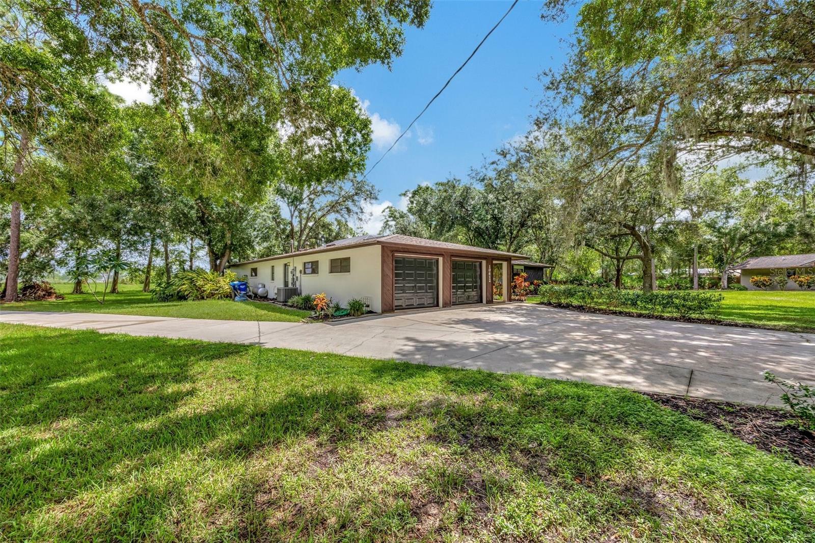 Property Photo:  10612 Forest Run Drive  FL 34211 