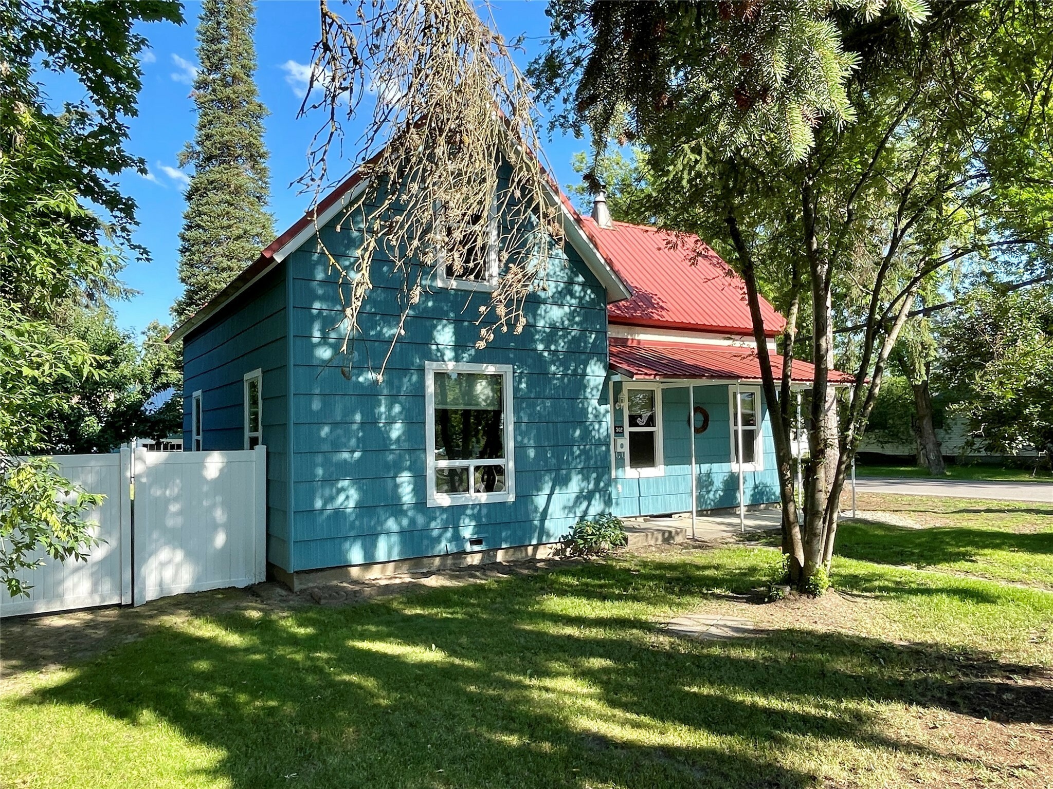 Property Photo:  502 Dakota Avenue  MT 59923 