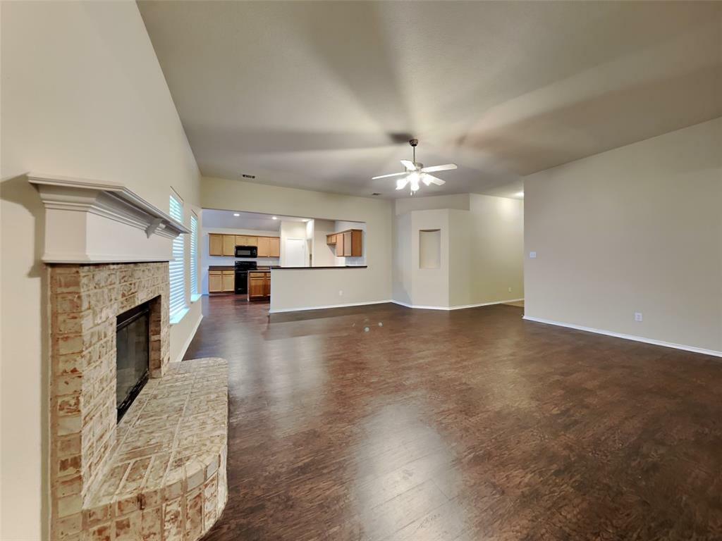 Property Photo:  1621 Millbrook Drive  TX 76065 