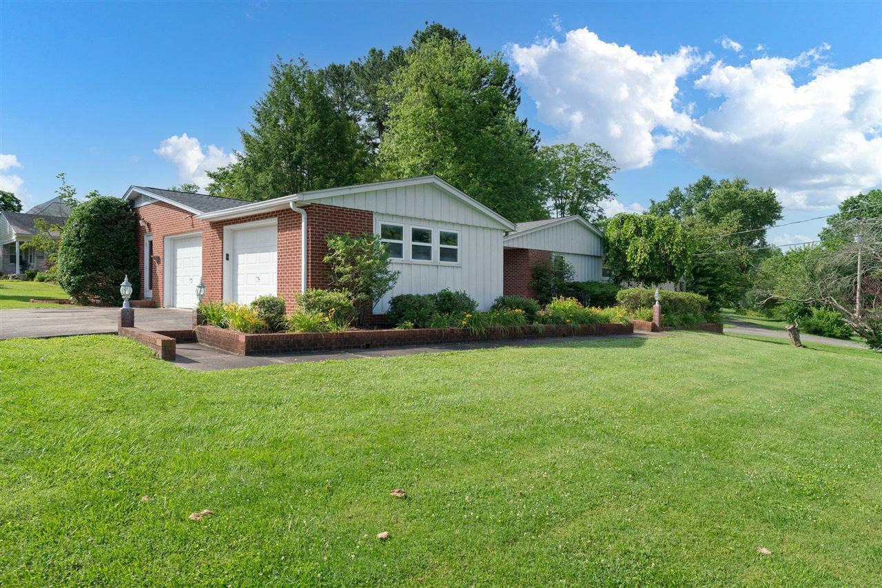 Property Photo:  301 Norris Court  KY 42141 