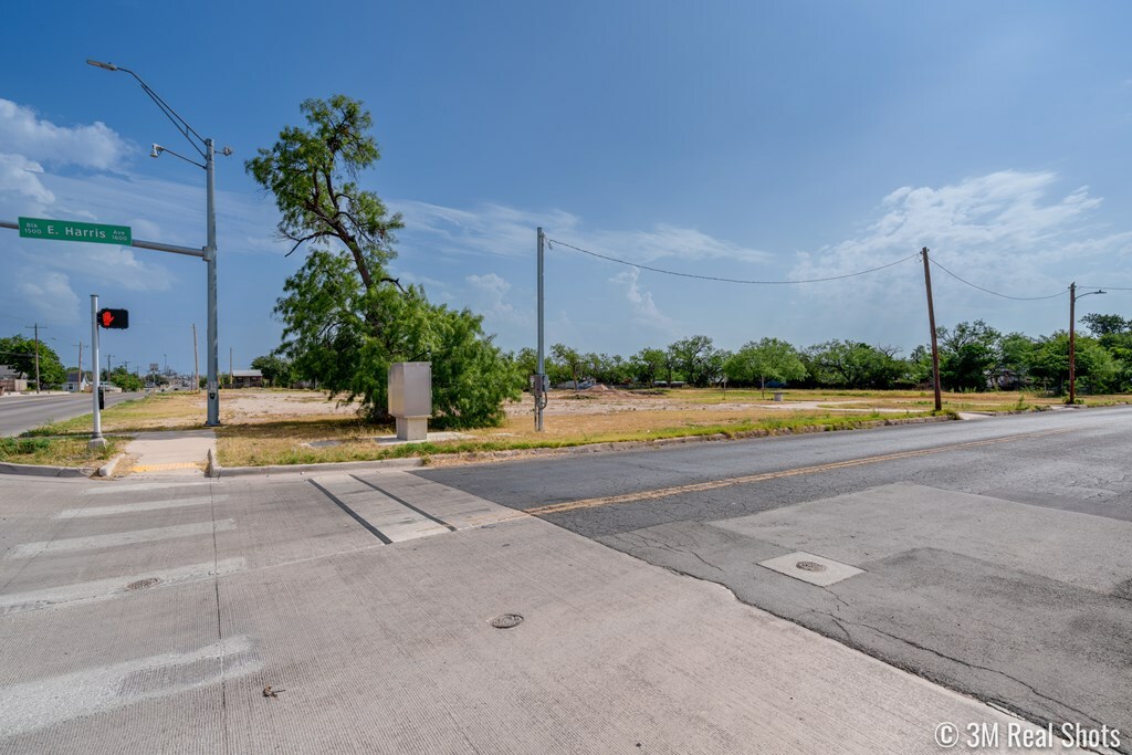 Property Photo:  6 N Bell St  TX 76903 