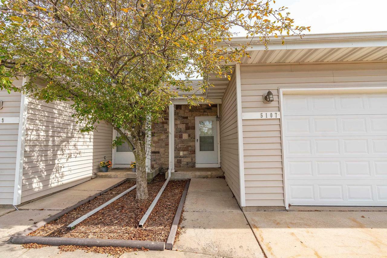 Property Photo:  5107 Merwood Lane 107  WI 53718 