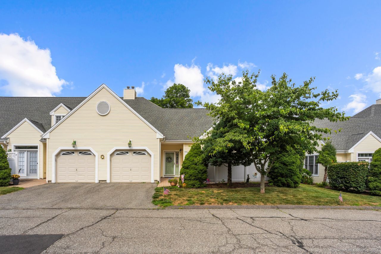 Property Photo: 19 Southwick Court North 19 CT 06461