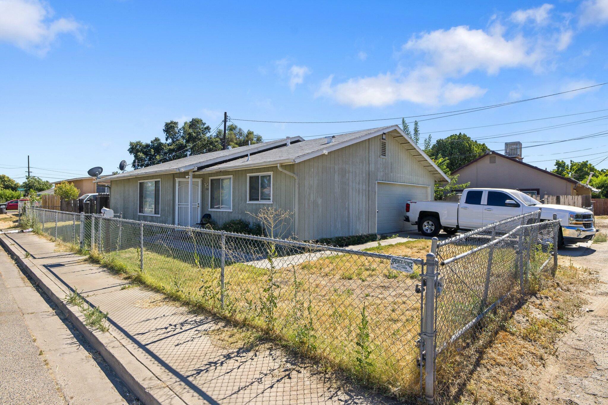 Property Photo:  1543 N Willis Street  CA 93291 