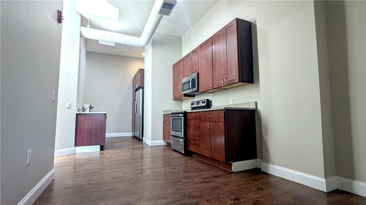 Property Photo:  1302 E Carson St 2  PA 15203 