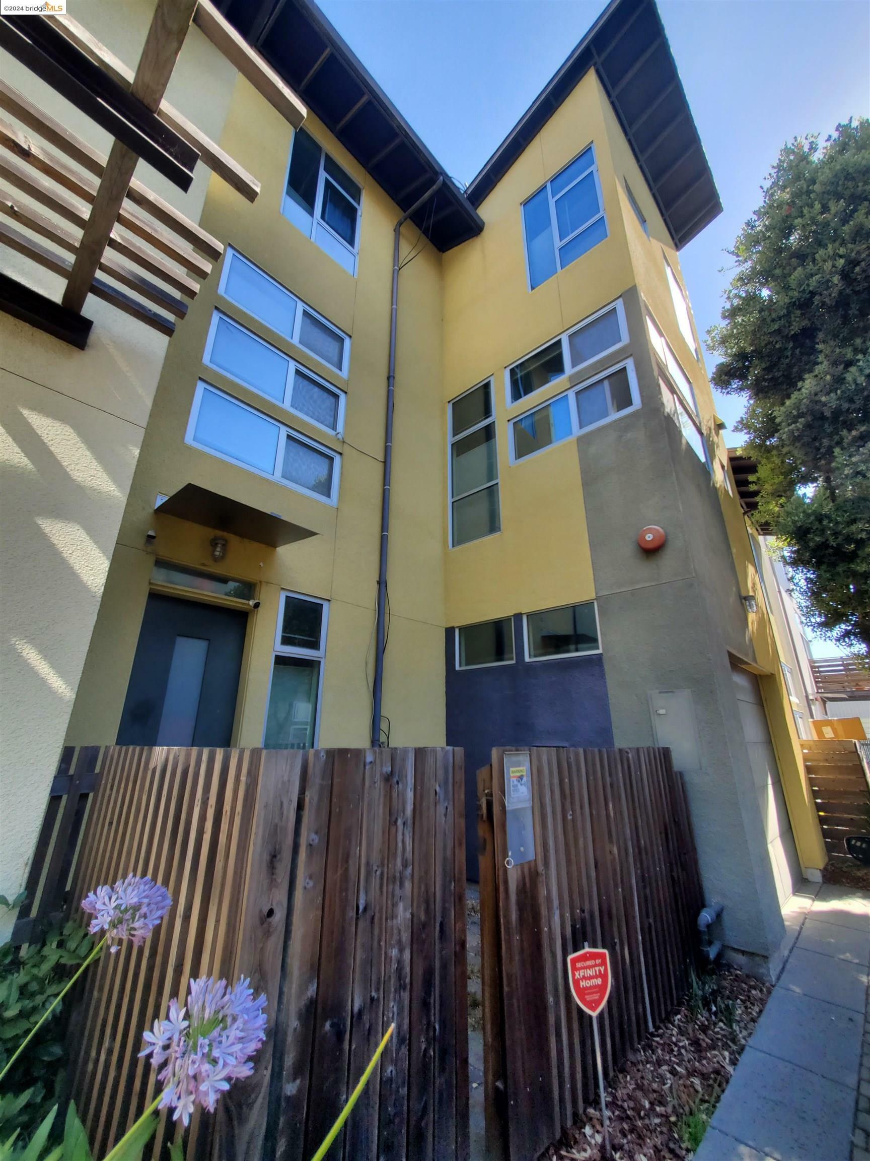 Property Photo:  15 Ambler Ln  CA 94608 