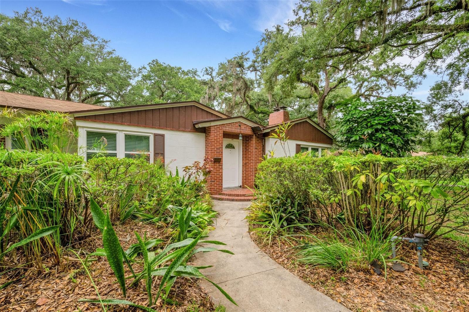 Property Photo: 2305 Eden Parkway FL 33803