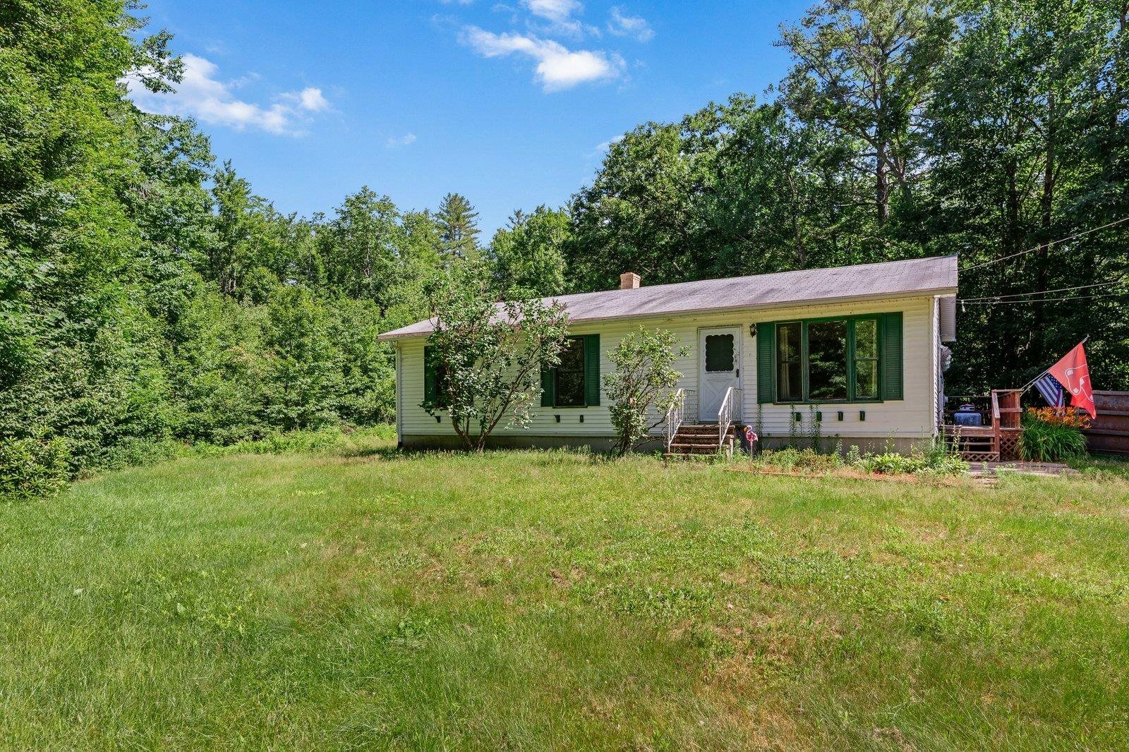 Property Photo:  29 Colonial Drive  NH 03047 