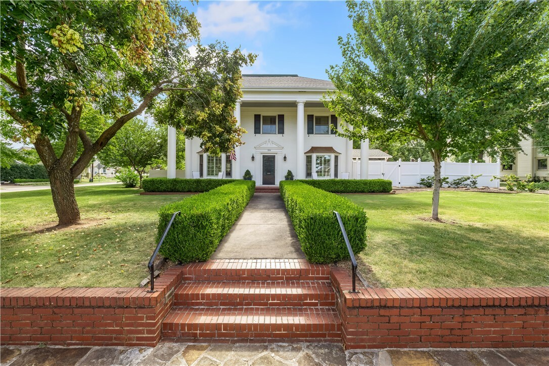 Property Photo:  356 N Washington Avenue  AR 72701 