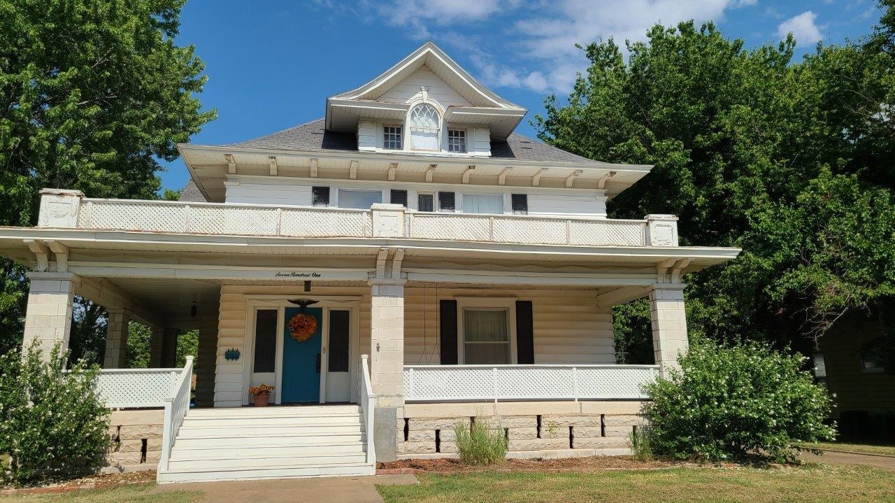 Property Photo:  701 S Washington Ave  KS 67152 