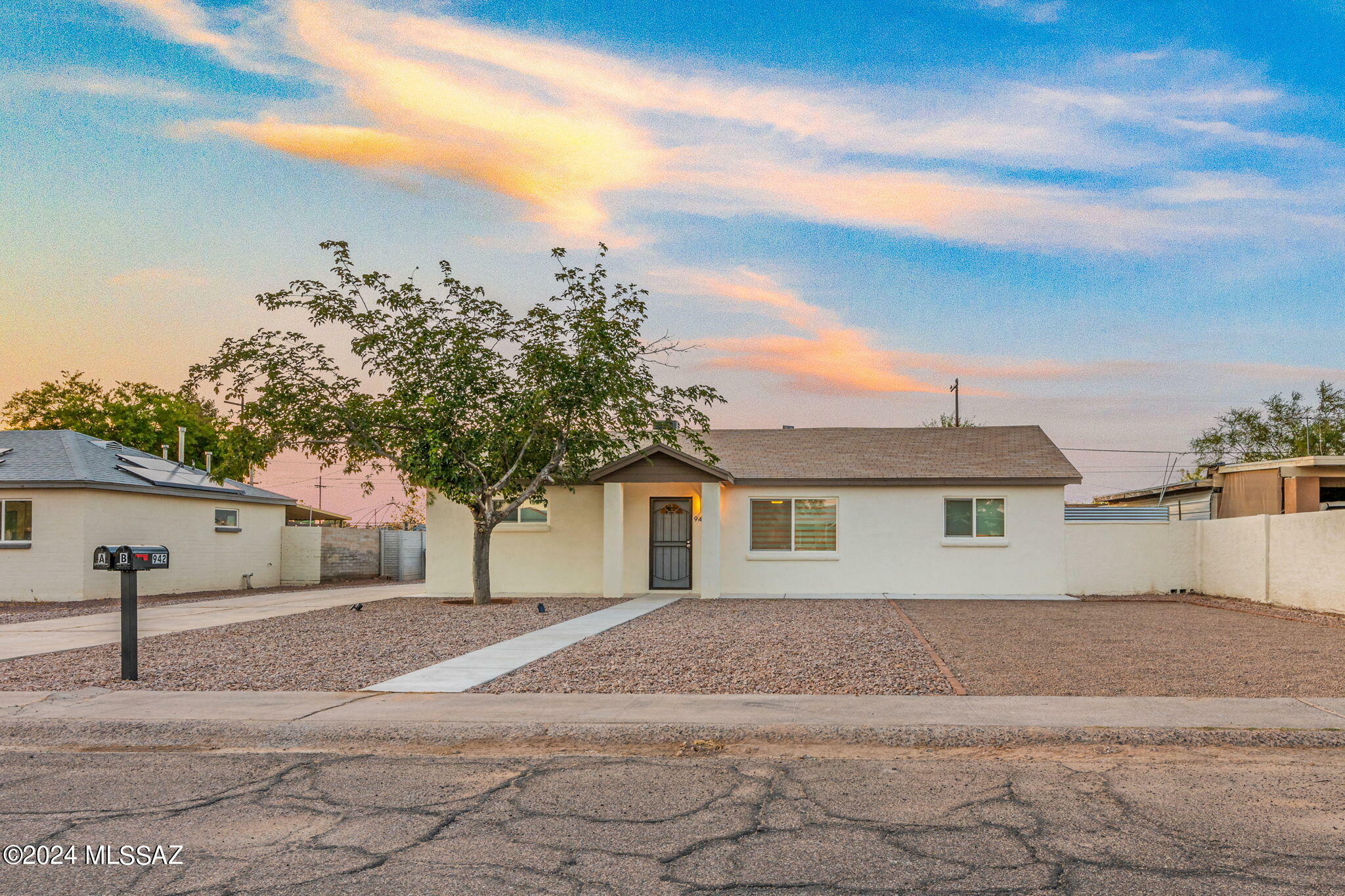 Property Photo:  942 W Milton Street  AZ 85706 