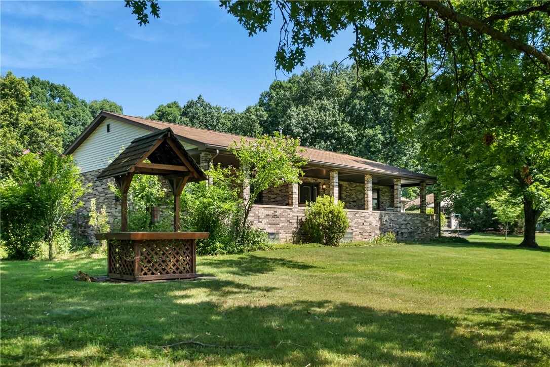 Property Photo:  285 Rochester Rd  PA 15042 