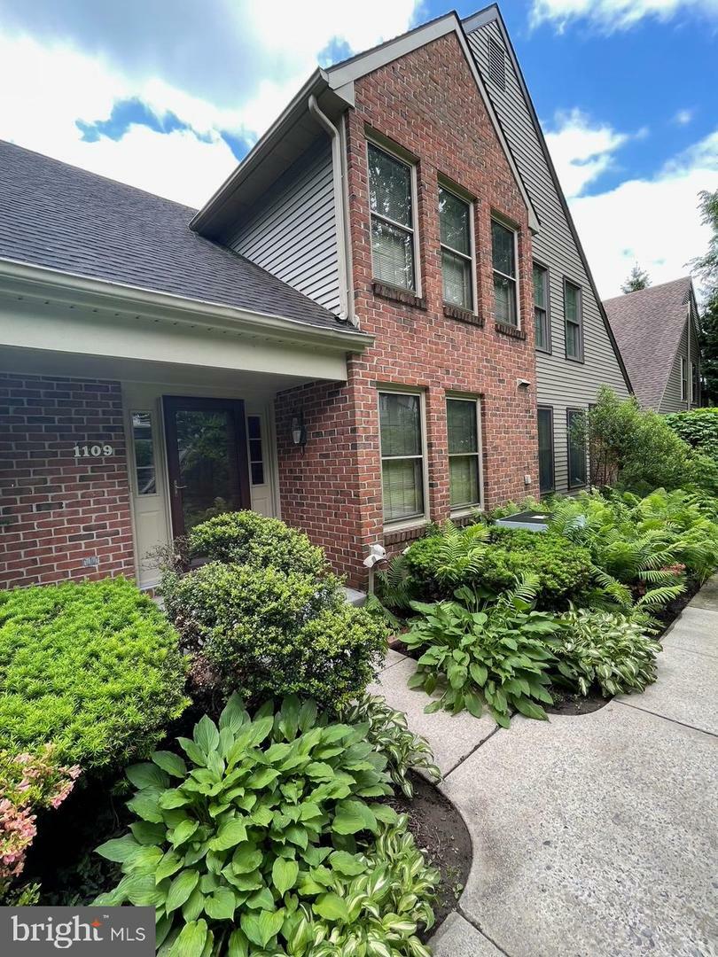 Property Photo:  1109 Galway Court  PA 17036 