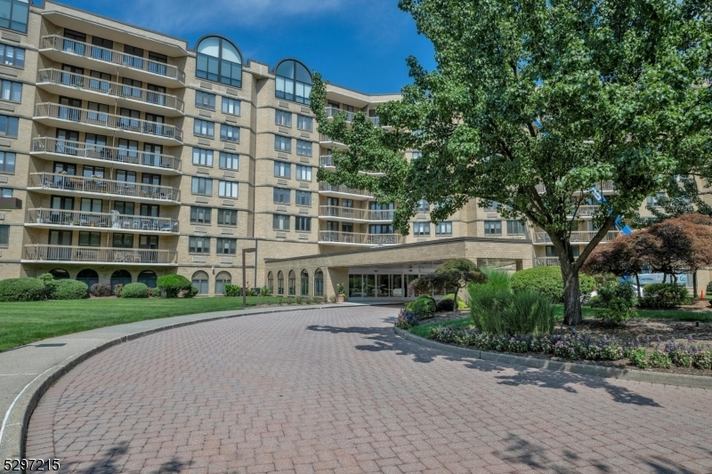 Property Photo: 10 Smith Manor Blvd, Ph 815 NJ 07052