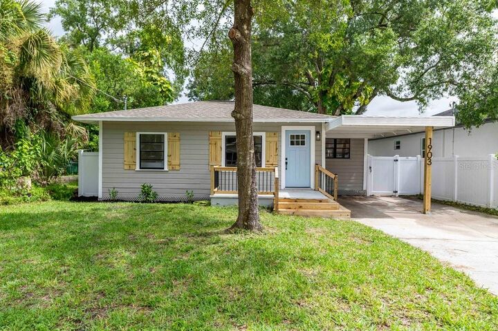Property Photo:  1903 W Cluster Avenue  FL 33604 
