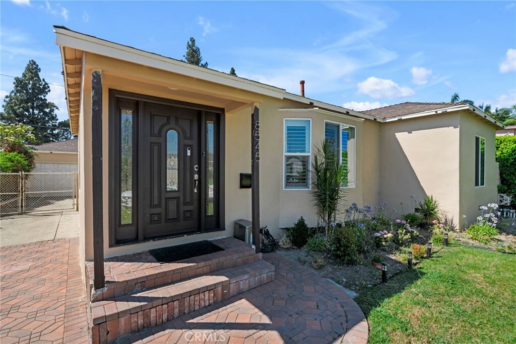 Property Photo:  8545 Parrot Avenue  CA 90240 