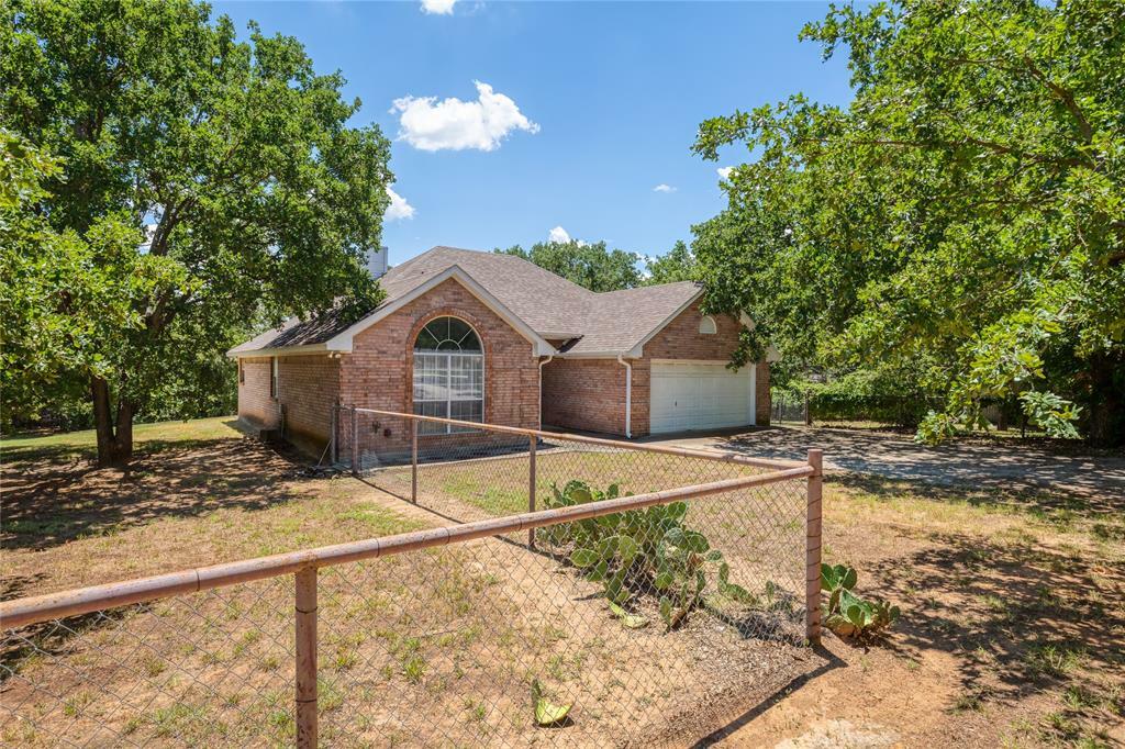 Property Photo:  307 Oxford Court  TX 76082 