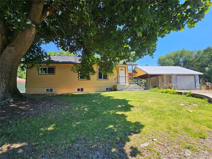 Property Photo:  724 S Antwine Street  WA 98855 