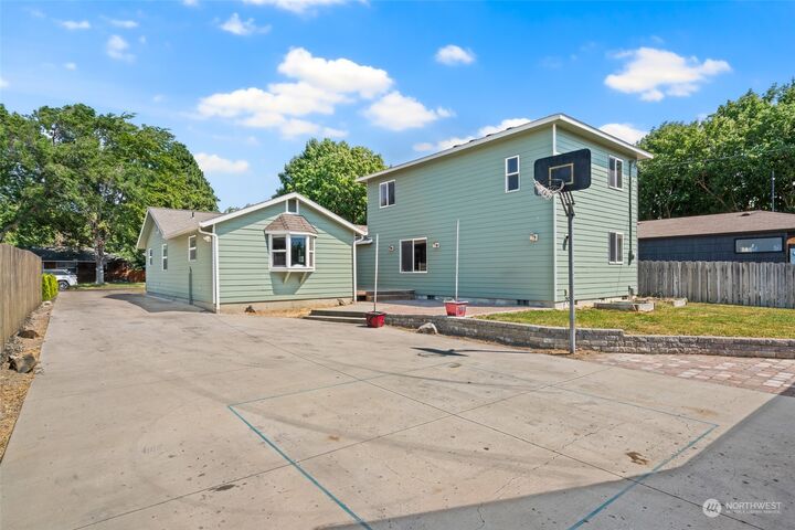 Property Photo: 803 S Whitman Street WA 98926
