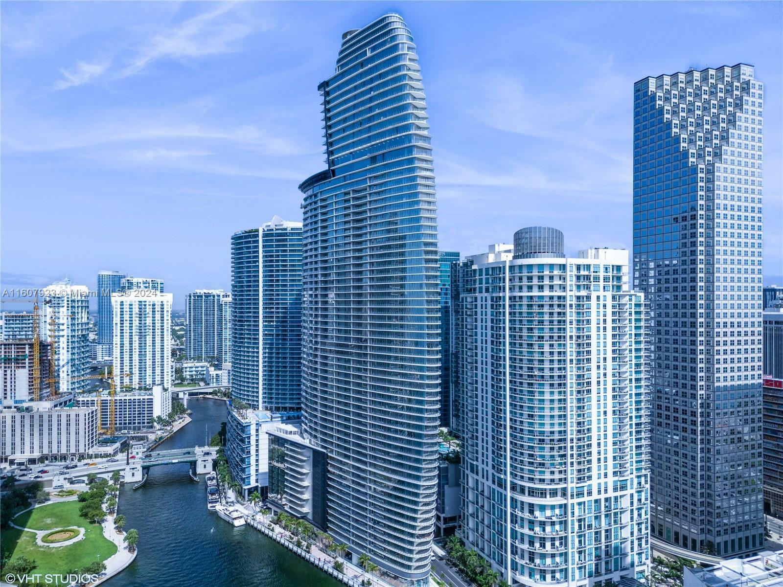 Property Photo:  300 Biscayne Blvd Way 1706  FL 33131 