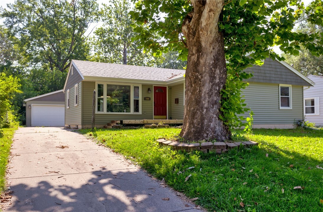 Property Photo:  709 20th Street  IA 50265 