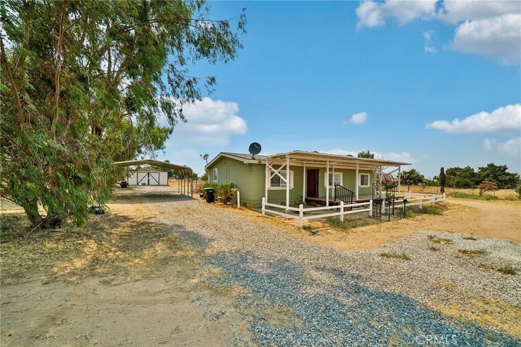 Property Photo: 7276 Phelan Road CA 92371