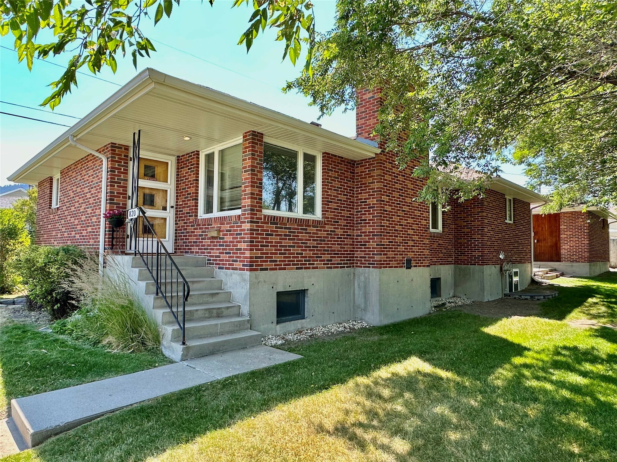 Property Photo:  820 Idaho Avenue  MT 59601 