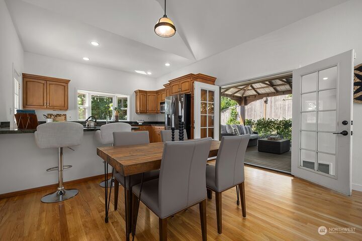 Property Photo: 11619 NE 100th Street WA 98033